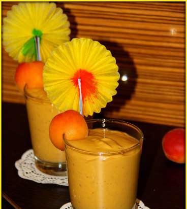 Smoothie Sunny Bunny (batidora-olla de sopa Vitek VT-2620)