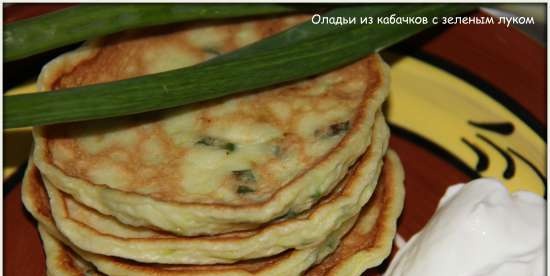 Tortitas de calabacín con cebollas verdes