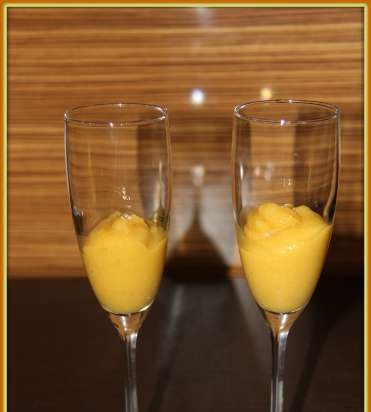 Bellini cocktail