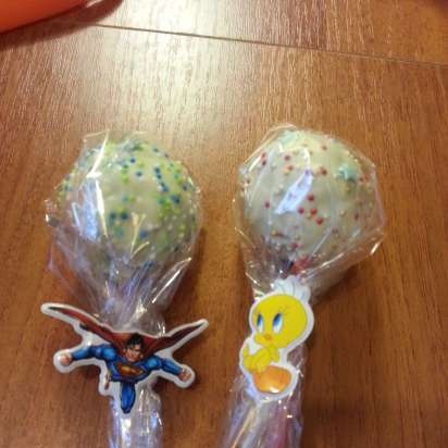 Mga Cake Pops at Cake ball