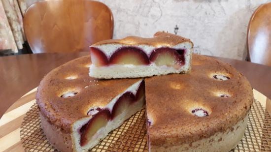 Torta di pasta frolla con ricotta e prugne