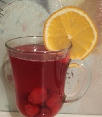 Cherry-almond hot lemonade