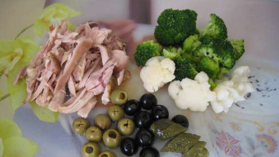 Poultry and broccoli salad