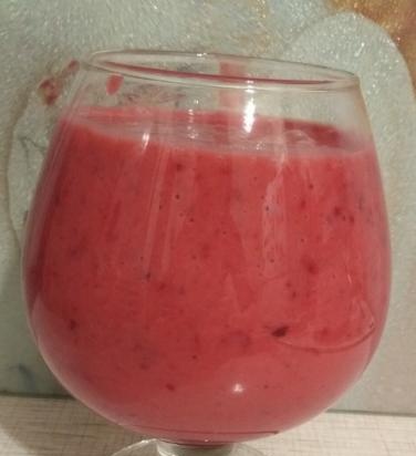 Cherry smoothie with pomegranate juice (Vitek VT-2620 soup blender)