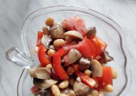 Red bean salad with honey agarics