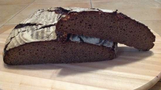 Pane nero con lievito naturale di segale e malto