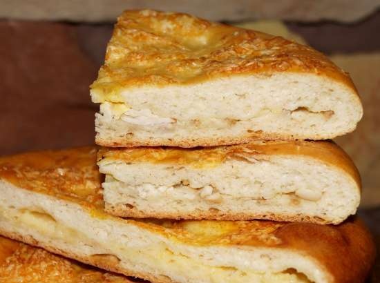 Mengrel khachapuri sajttal és khachapuri Kubdari hússal