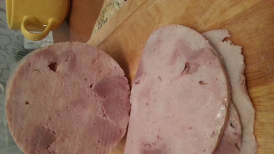 Prosciutto di pollo e maiale in prosciuttificio Tescoma