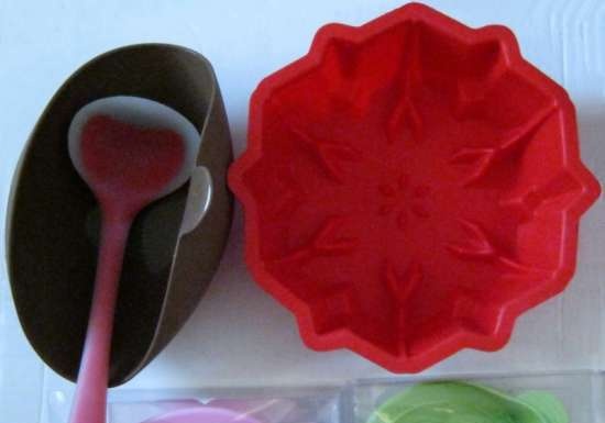 Silicone items (molds, rugs, tassels, gloves, etc.)