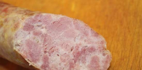 Salsiccia su un panino di maiale e manzo