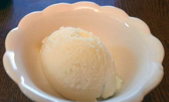 Milk ice cream na may ricotta, watermelon jam at toyo