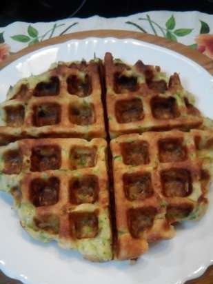 Bánh quế Zucchini trong bánh quế GF-020 Waffle Pro