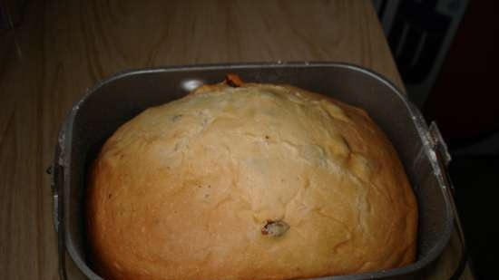 Kulich Koninklijke spelbreker in een broodbakmachine