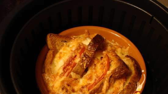 Cheese casserole with bread and tomatoes (Philips Airfryer)