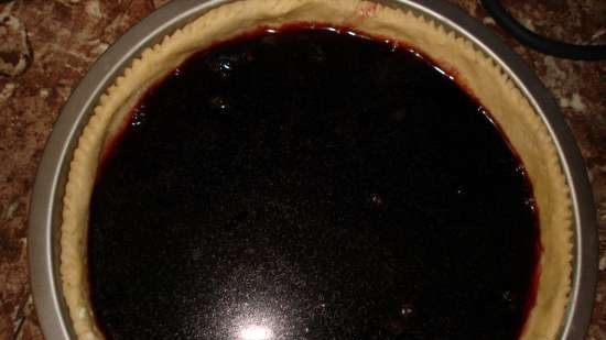 Tart with red wine in the pizza maker Princess 115001