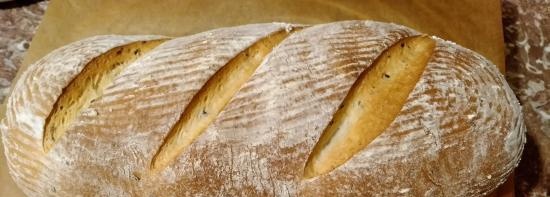 Pane al burro con semi di sesamo nero, formaggio e pomodori secchi