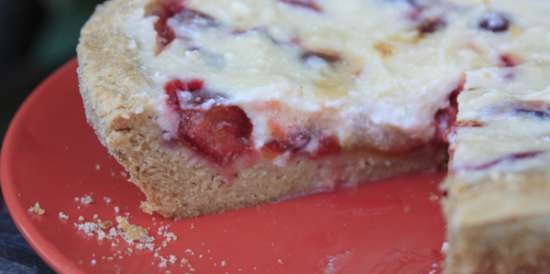 Pastel de mantequilla con requesón y ciruelas