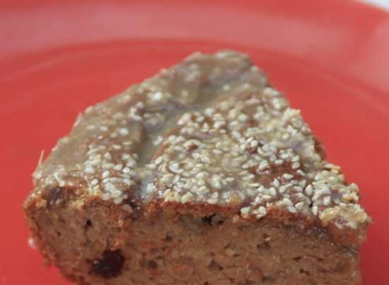 Pastís de mató amb pomes i salsa de caramel