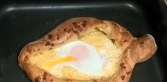 Thuyền Khachapuri hoặc đính kèm sữa bột trẻ em