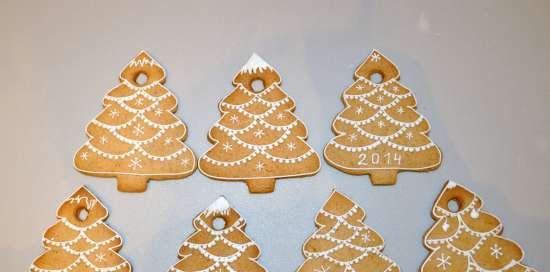 We decorate gingerbread cookies, cookies