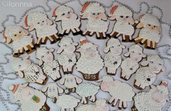 We decorate gingerbread cookies, cookies