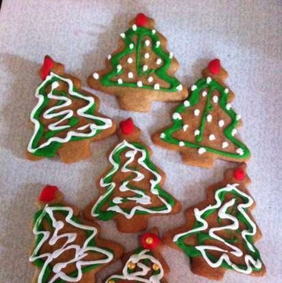 Pinalamutian namin ang cookies ng gingerbread, cookies