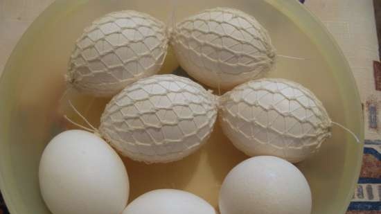 Checkered eggs, colored in onion skins (dedicated to the Chief Doctor of the Forum ShuMasha)