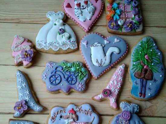 We decorate gingerbread cookies, cookies