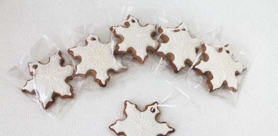 We decorate gingerbread cookies, cookies