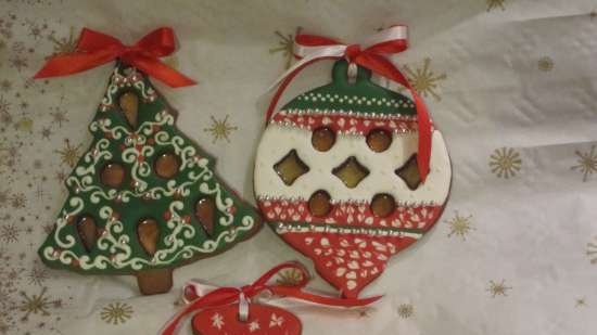 We decorate gingerbread cookies, cookies