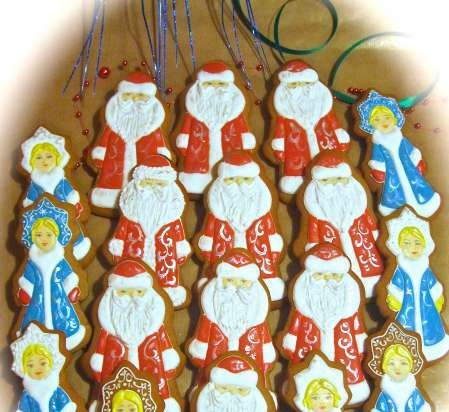 We decorate gingerbread cookies, cookies