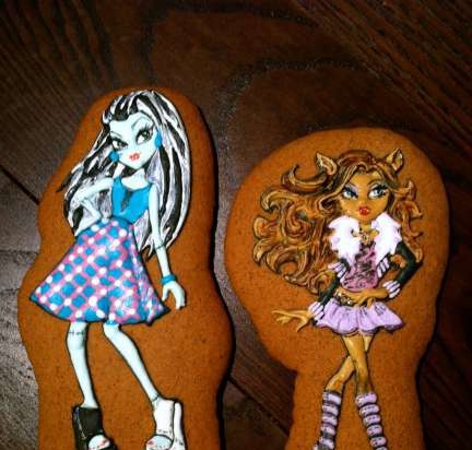 We decorate gingerbread cookies, cookies