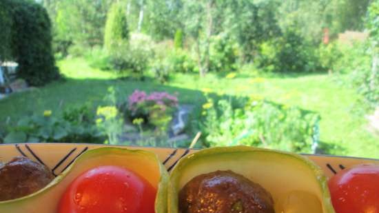 Invito al picnic di spiedini di polpette di manzo