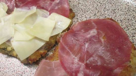 Cotoletta di vitello in crosta di formaggio o cotoletta alla bolognese