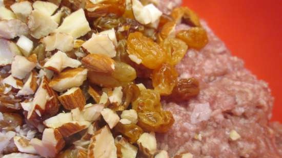 Cazuela de carne al estilo africano con manzana, nueces y especias