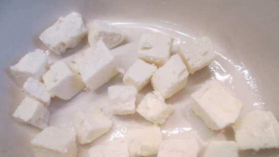 Si Mozzarella at feta ay inihurnong may bulgarian na mga itlog at gulay