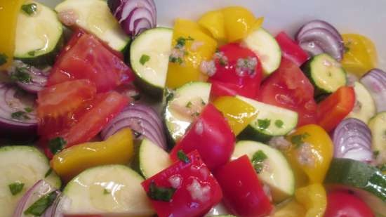 Baked vegetable salad with garlic dressing