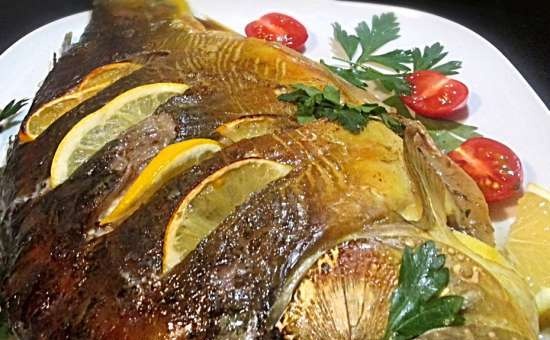 Czech Christmas carp na may pagpuno ng kabute