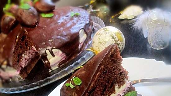 Chocolate cake with strawberries