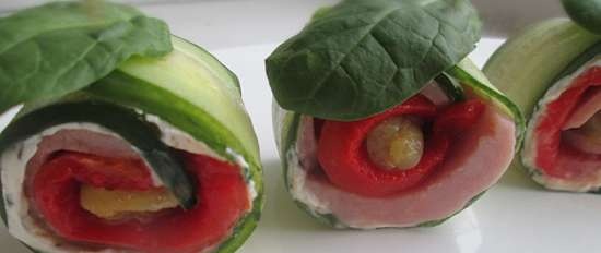 Cucumber, baked peppers and ham snack rolls