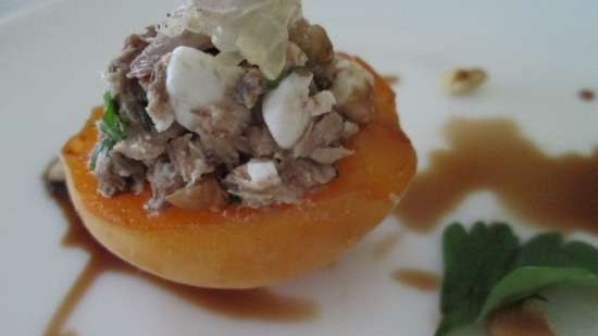 Tuna mousse with apricots