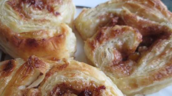 Candy curls with nuts (Easy sticky buns)