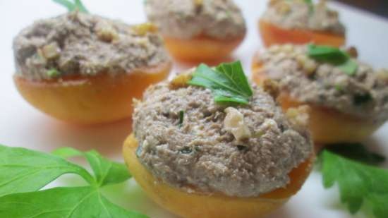 Tuna mousse with apricots