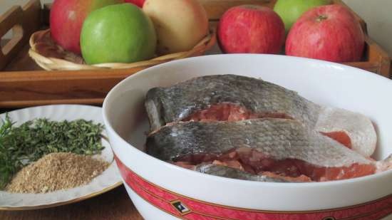 Salmón al horno con manzanas en alemán