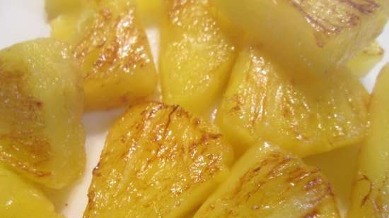 Fried pineapples with strawberries