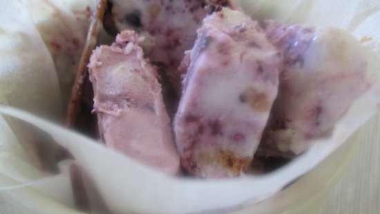 Variegated vanilla blueberry parfait