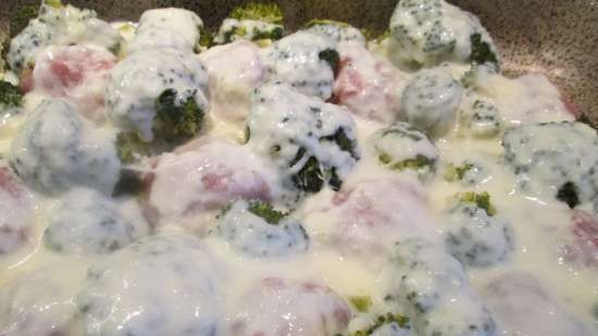 Casseruola di polpette con broccoli