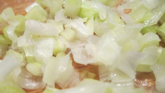 Ginger loin na may maanghang cucumber salad