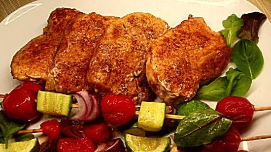 Chuletas de ternera con brochetas de verduras