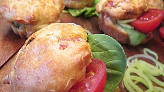 Muffins with ham and sun-dried tomatoes